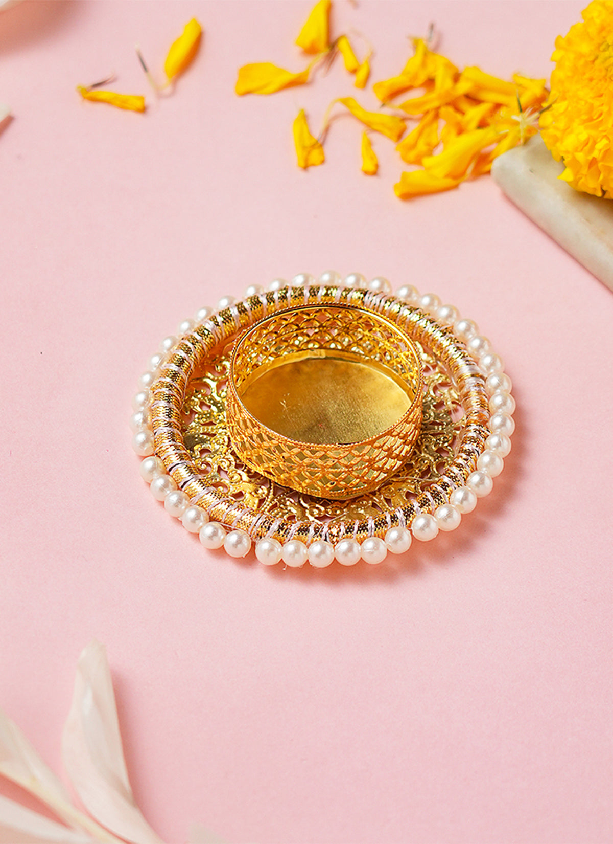 Madhoor Pearl Tealight Holder Gold-Tone White 1 Piece