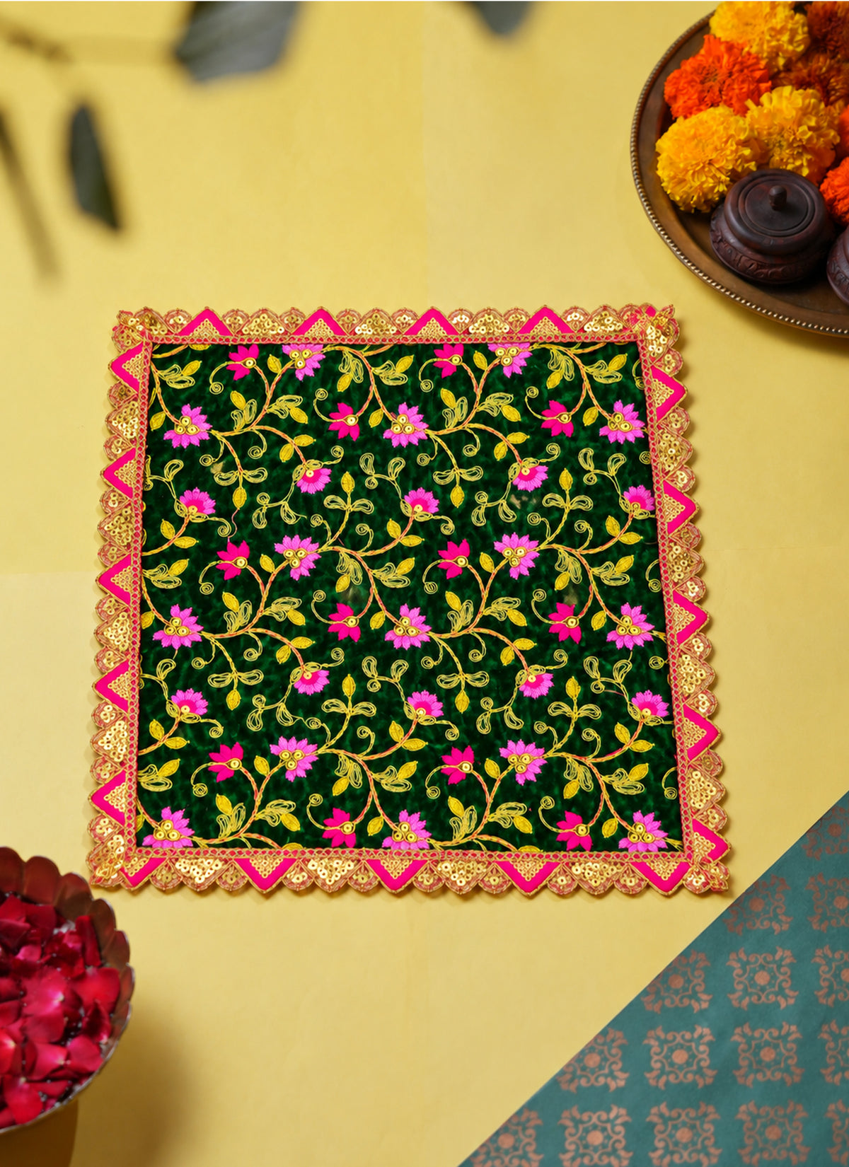 Madhoor Zigzag Mehandi Deity Idol Chunri Green 12 x 12 Inches