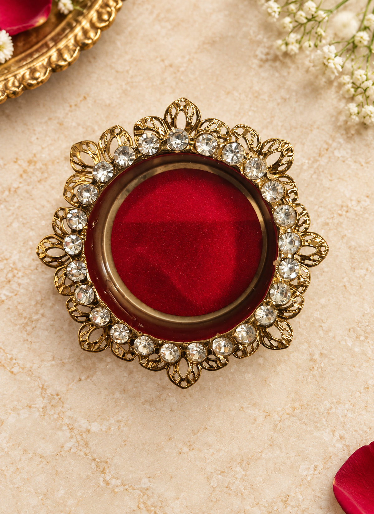 Madhoor Velvet Tealight Holder Gold-Tone 1 Piece