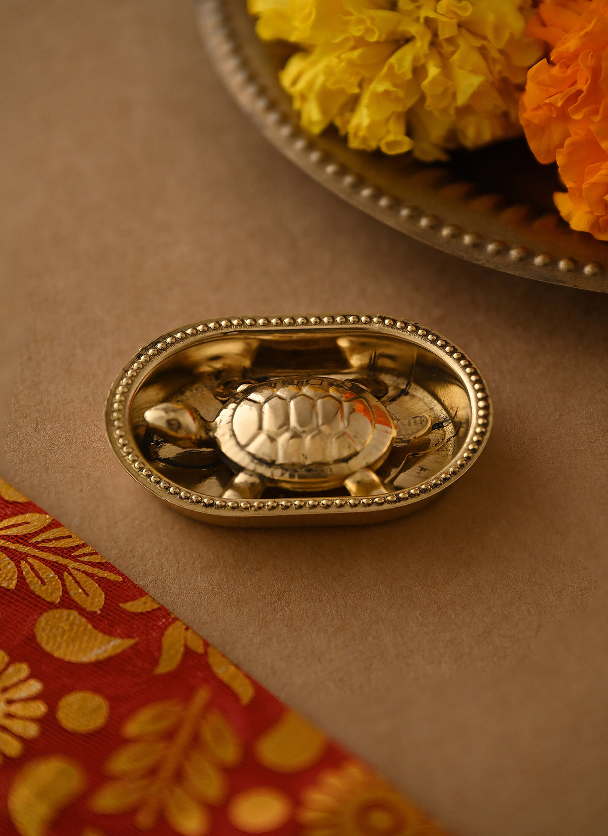 Madhoor Tortoise Brass Figurine Gold-Tone 5.25 x 3.5 cm 1 Piece