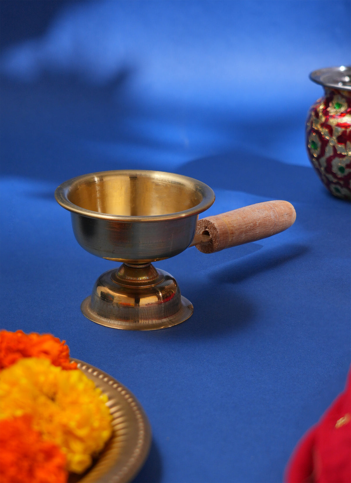 Madhoor Dhuparat Brass Pooja Thali Gold-Tone Brown 6.5 cm 1 Piece