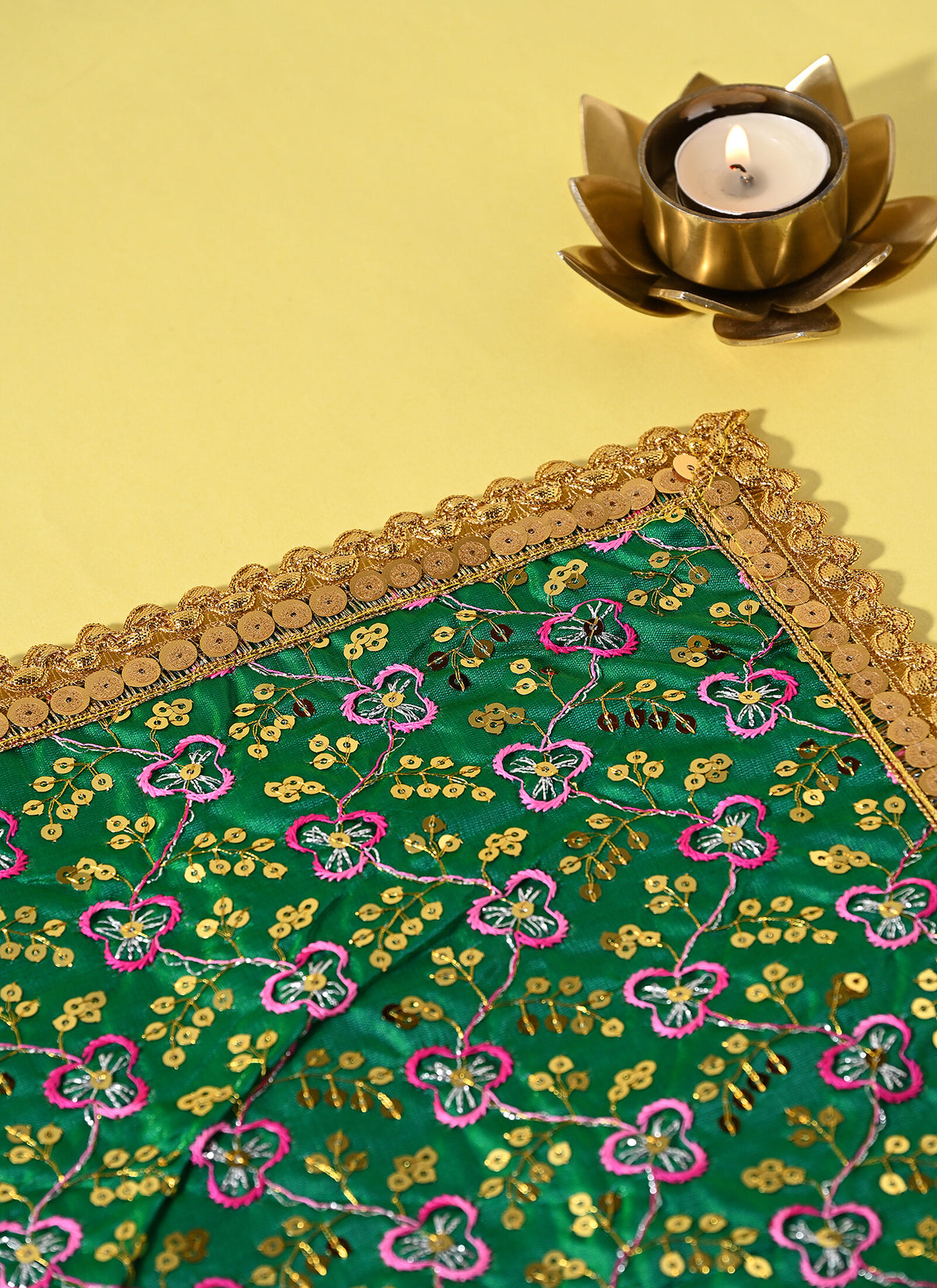 Madhoor Trefoil Deity Idol Chunri Green 12 x 12 Inches
