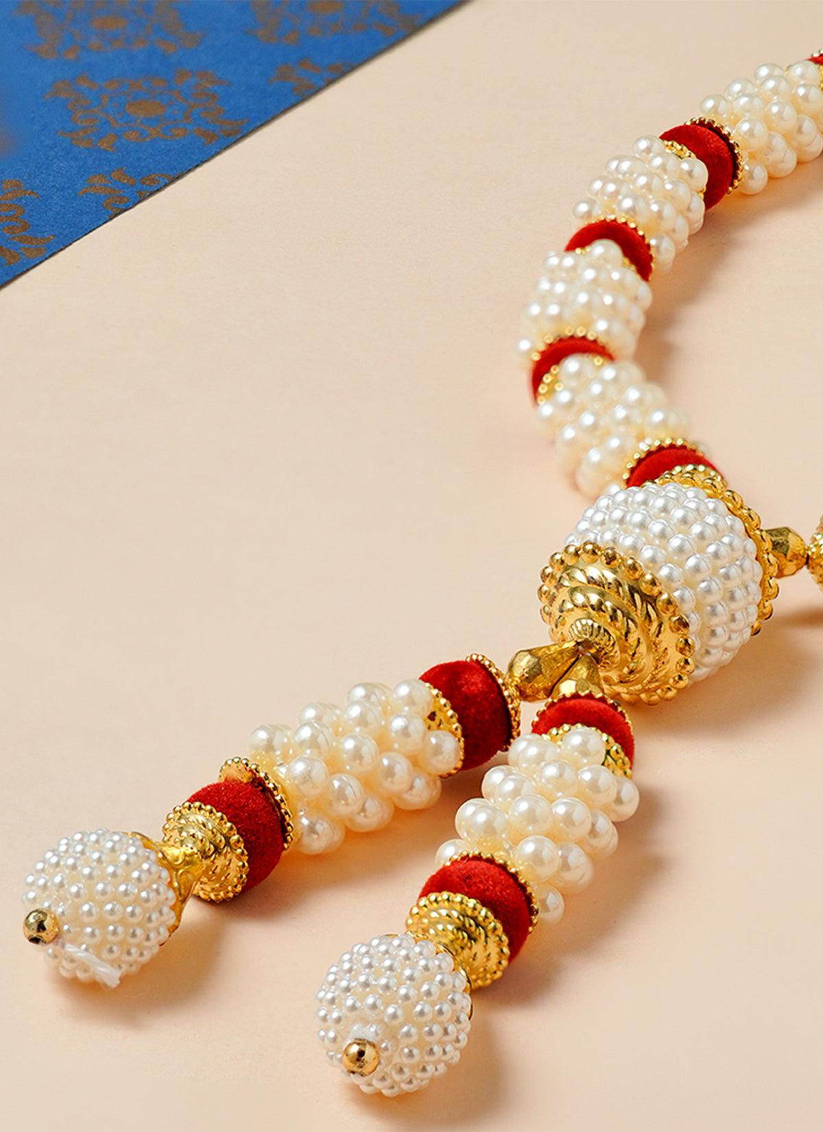 Madhoor Har Garland Pearl Red Cream 1 Step 1 Piece