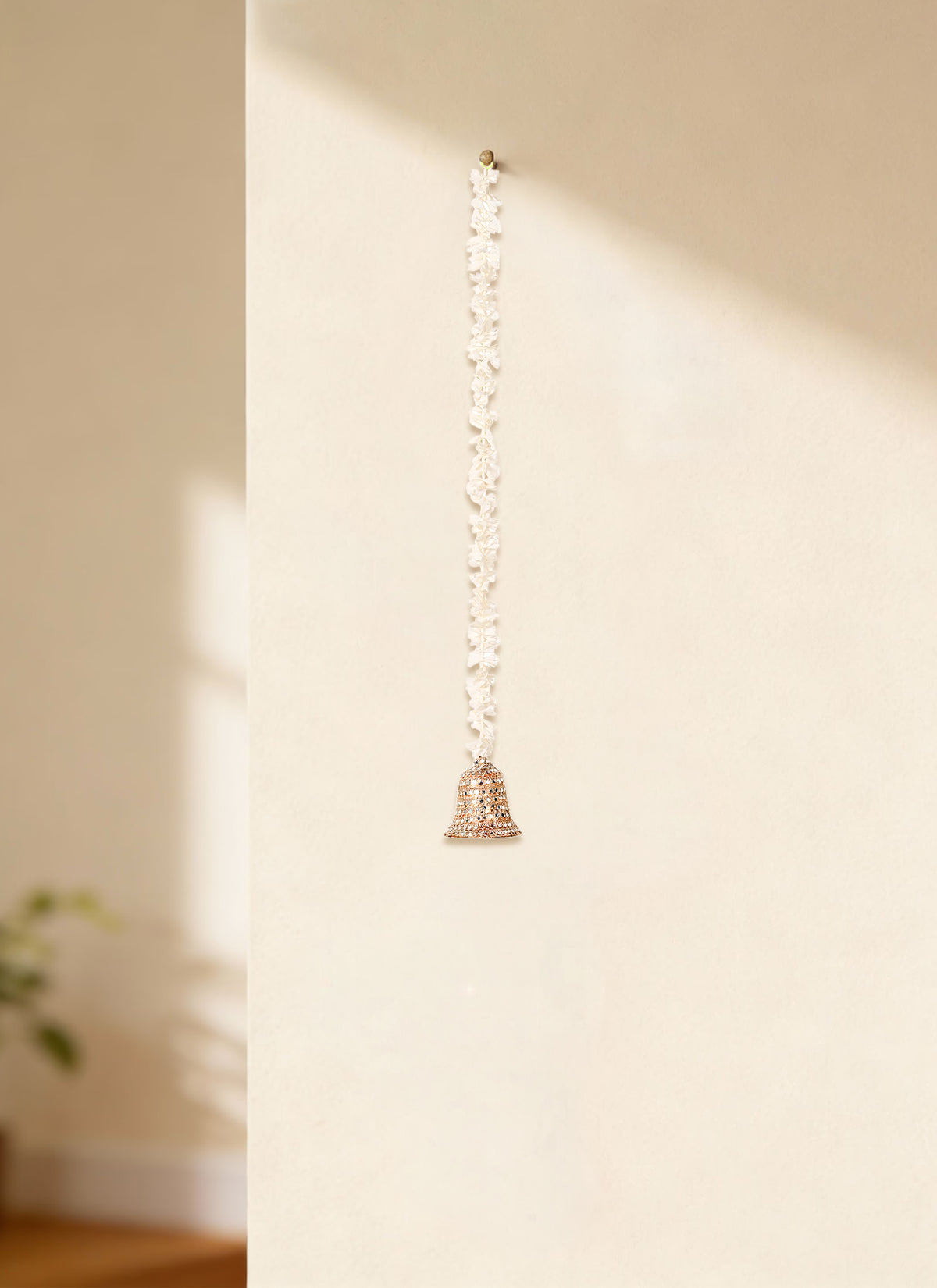 Madhoor Floral Bells Latkan 1 Piece