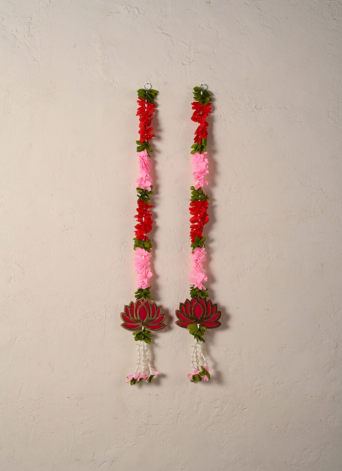 Madhoor Lotus Multilayer Latkan Rani Pink 2.75 Feet Set of 2