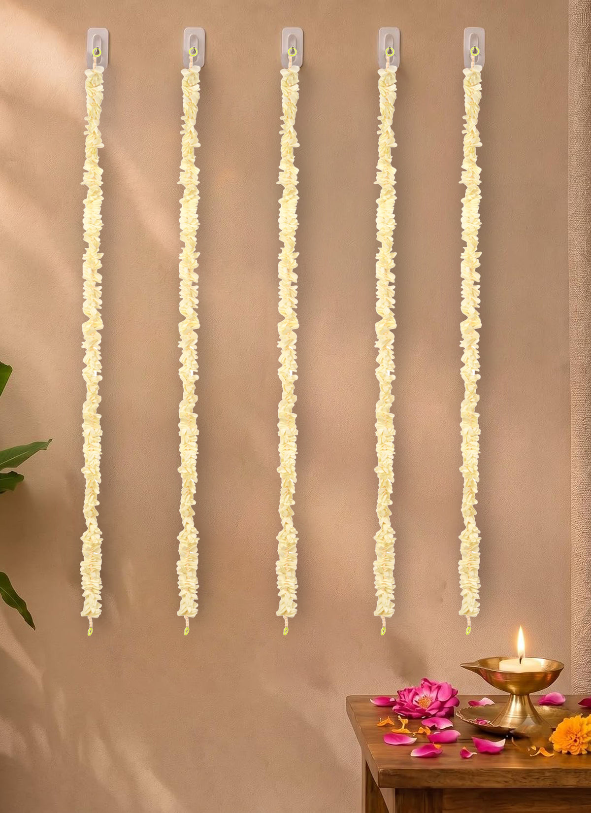 Madhoor Petal Latkan Off White 4 Feet Set of 5