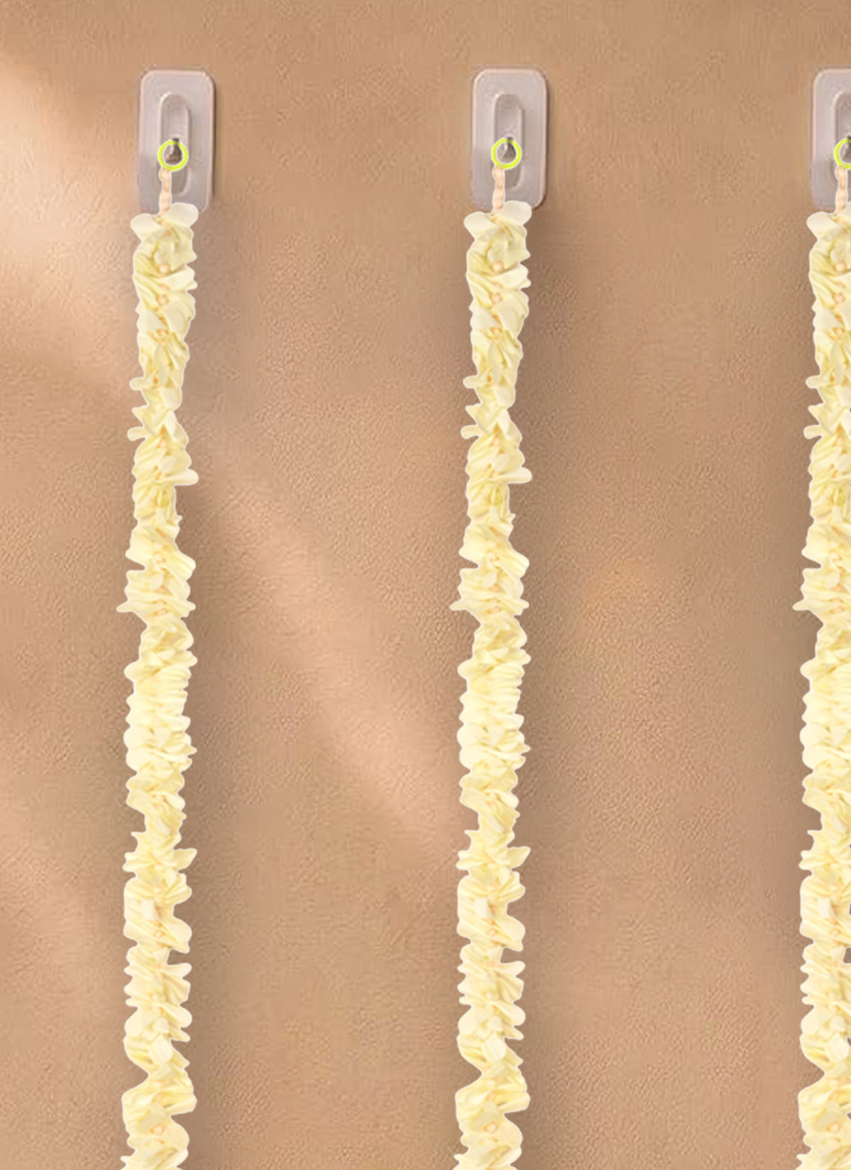 Madhoor Petal Latkan Off White 4 Feet Set of 5
