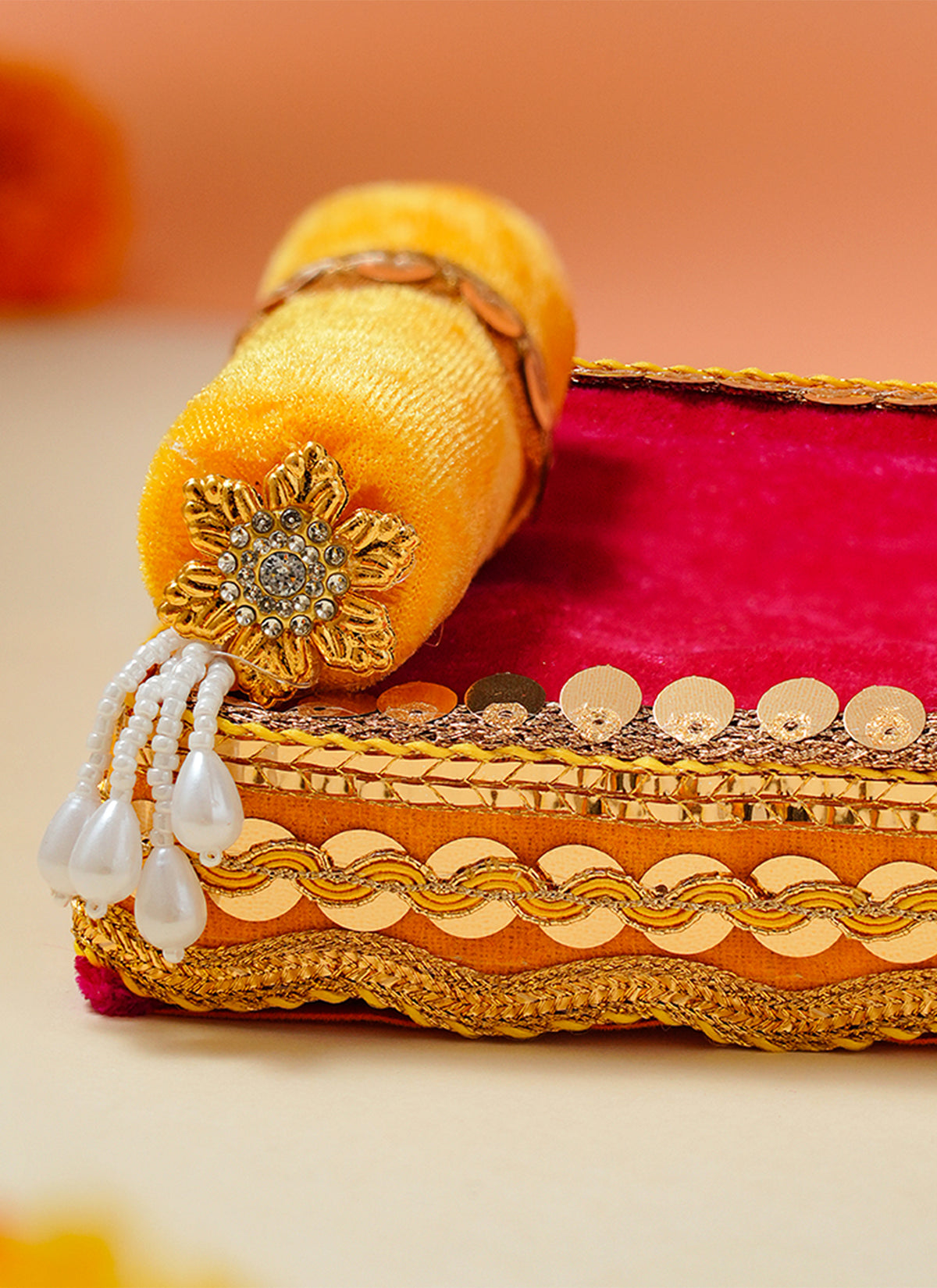Madhoor Idol Singhasan Red Yellow 1 Piece