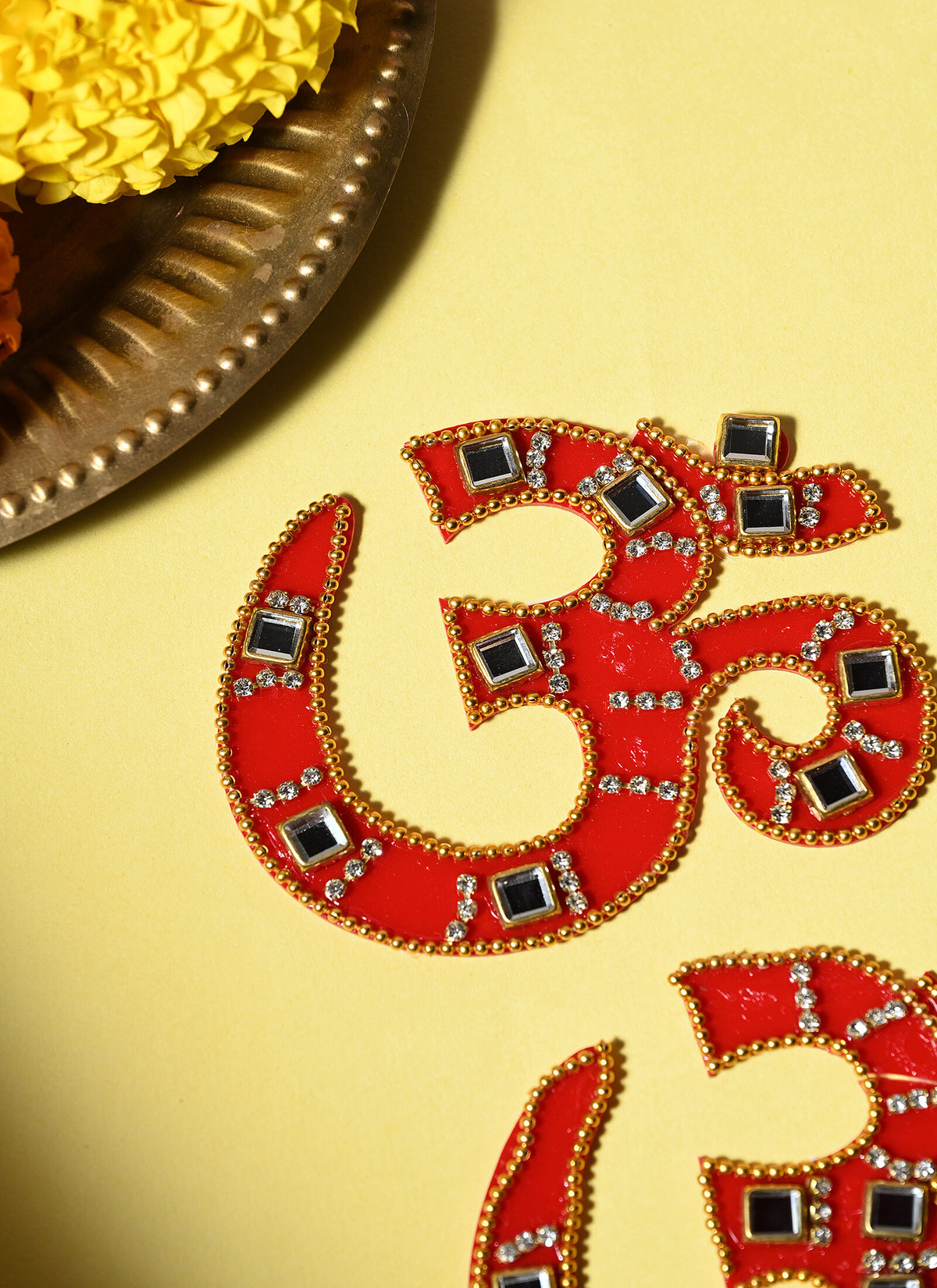 Madhoor Glossy Om Sticker Red 1 Piece