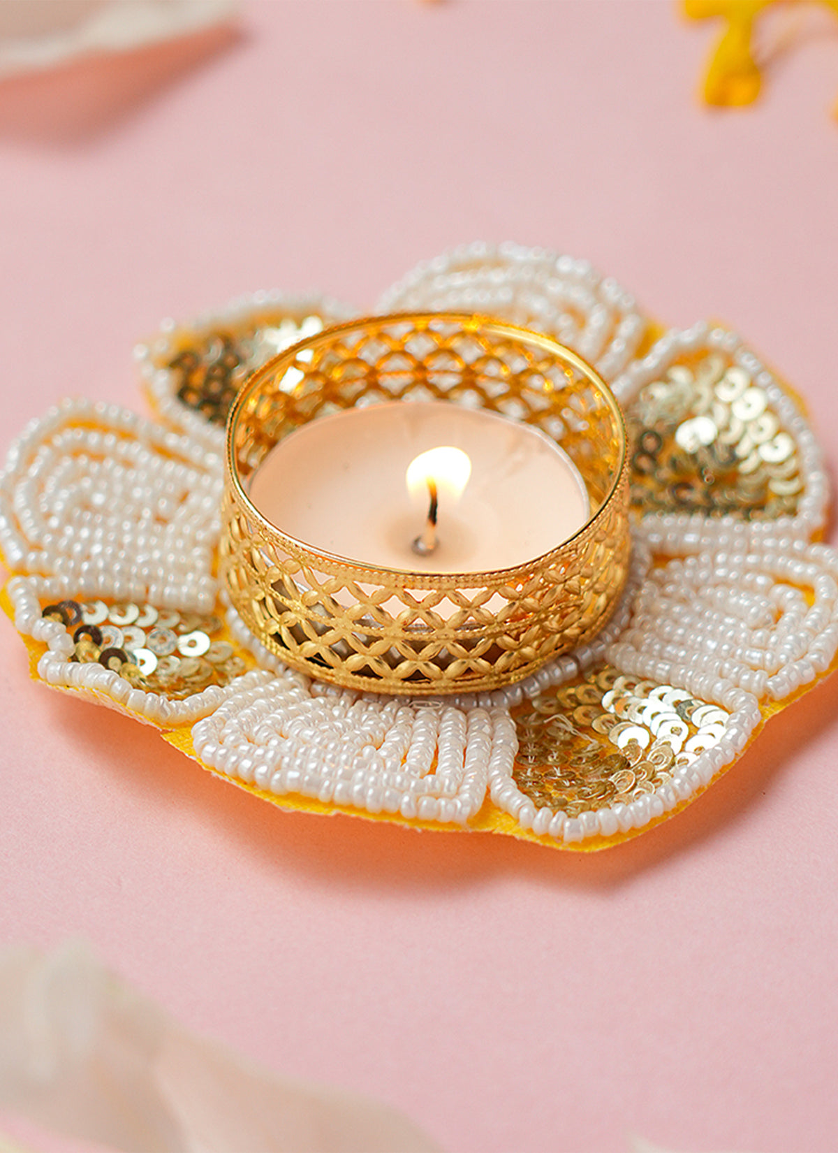 Madhoor Pearl Floral Tealight Holder White 1 Piece
