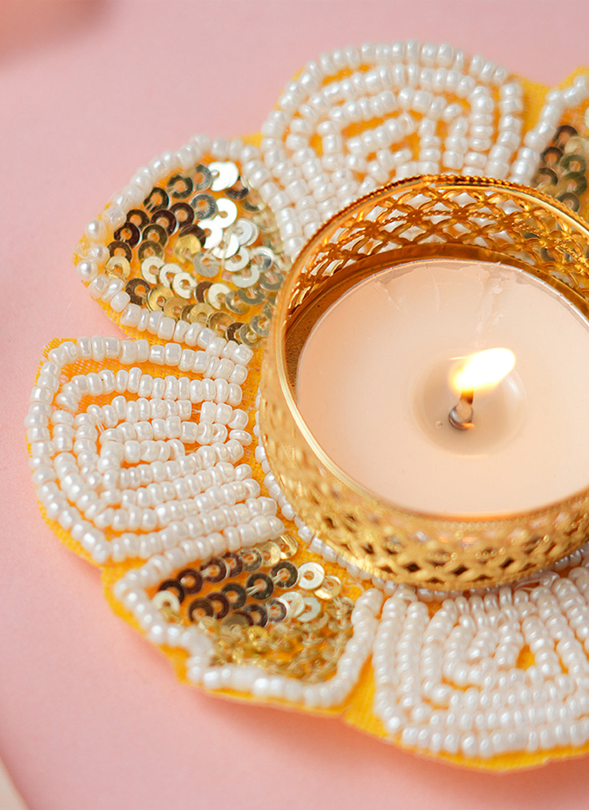 Madhoor Pearl Floral Tealight Holder White 1 Piece