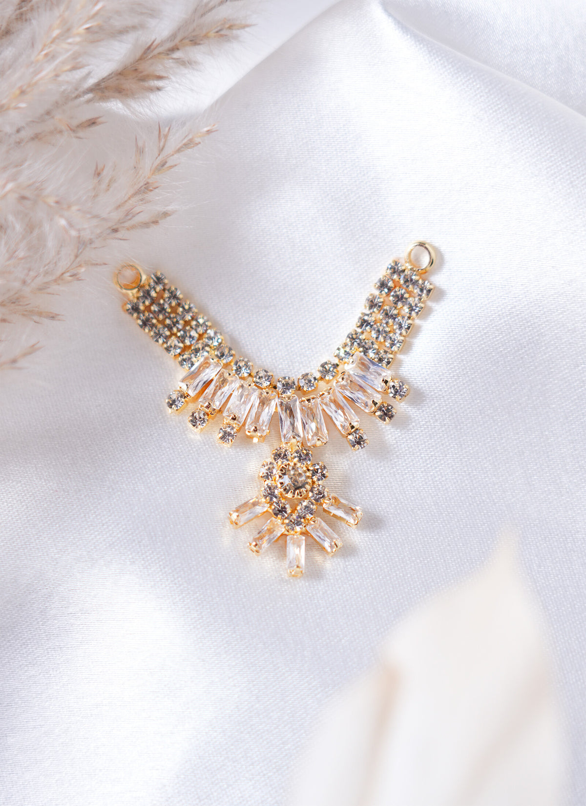 Madhoor Har Garland Stone Gold-Tone White 1 Piece