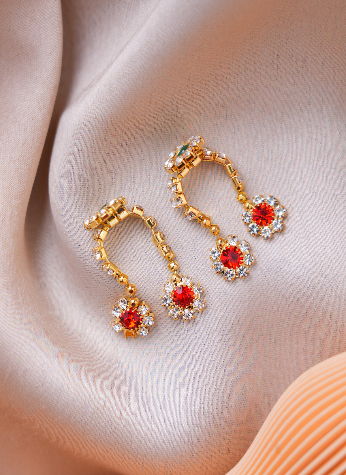 Madhoor Flower Stone Deity Idol Bangles Gold-Tone Red White 1 Pair