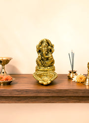 Madhoor Metal Ganesha Diya 4 Inches 1 Piece