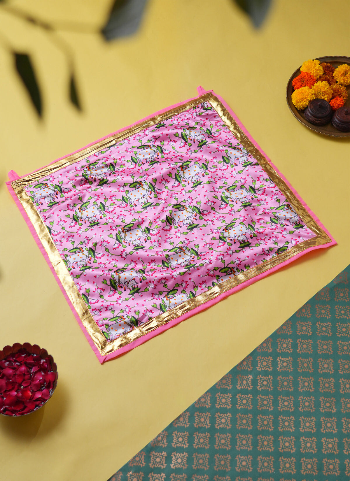 Madhoor Cow Pooja Aasan Pink White Gold-Tone 22 x 22 Inches 1 Piece