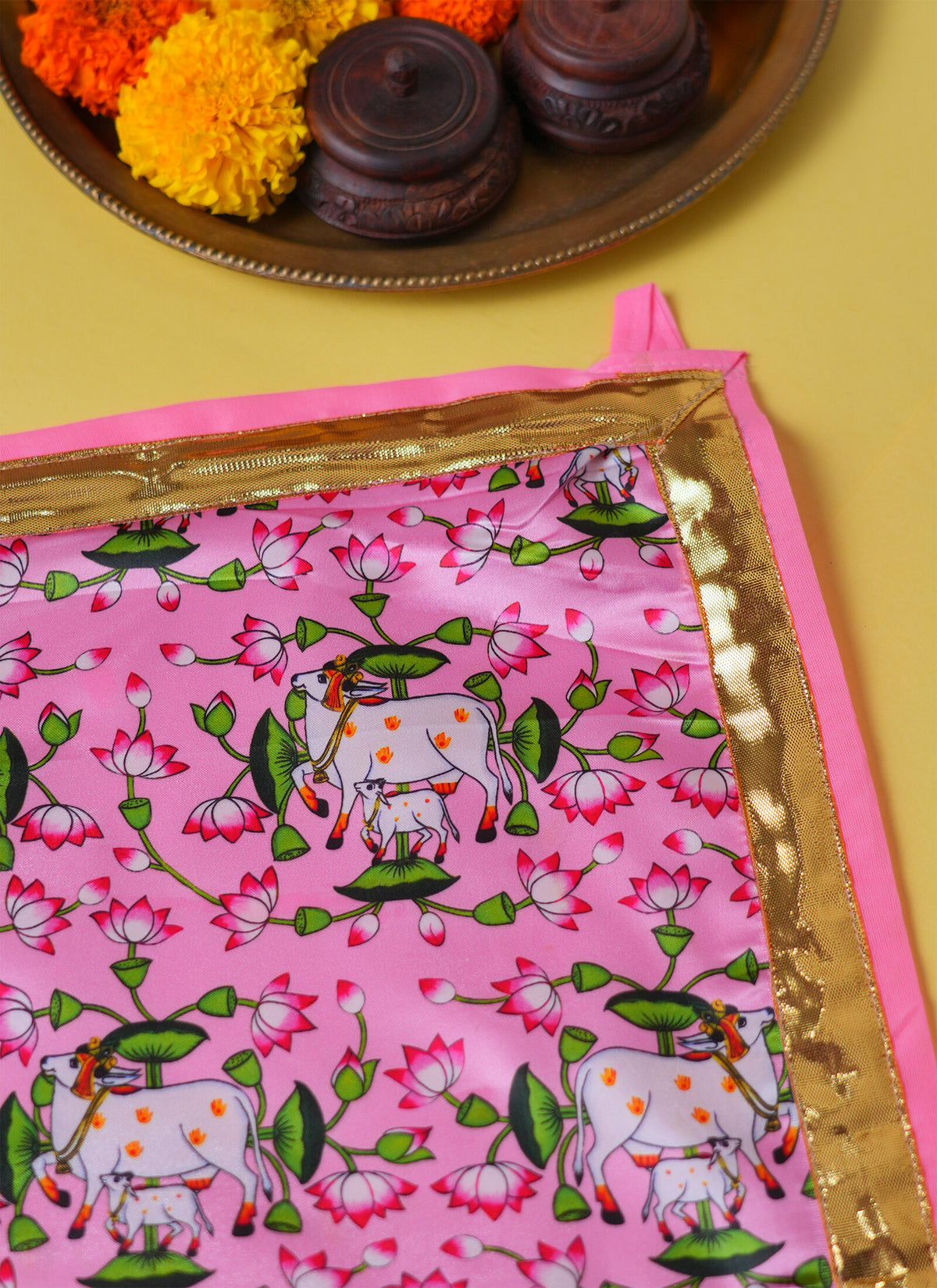 Madhoor Cow Pooja Aasan Pink White Gold-Tone 22 x 22 Inches 1 Piece