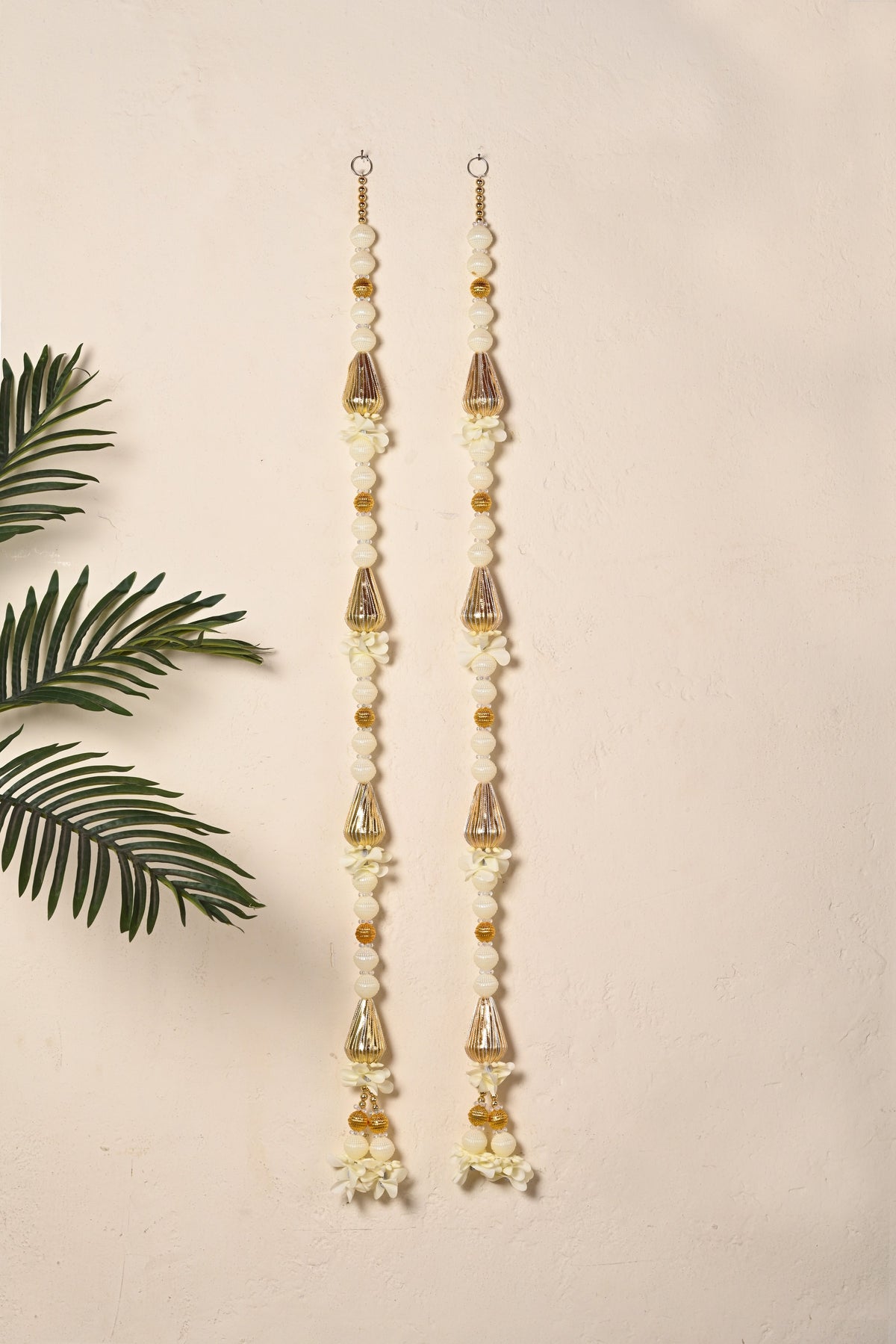 Madhoor Pearl Floral Latkan White 3 Feet Set of 2